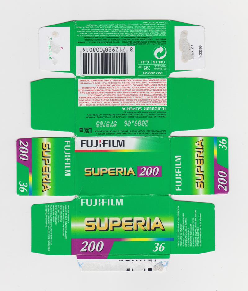 Fujifilm Fujicolor Superia 35mm film box outside