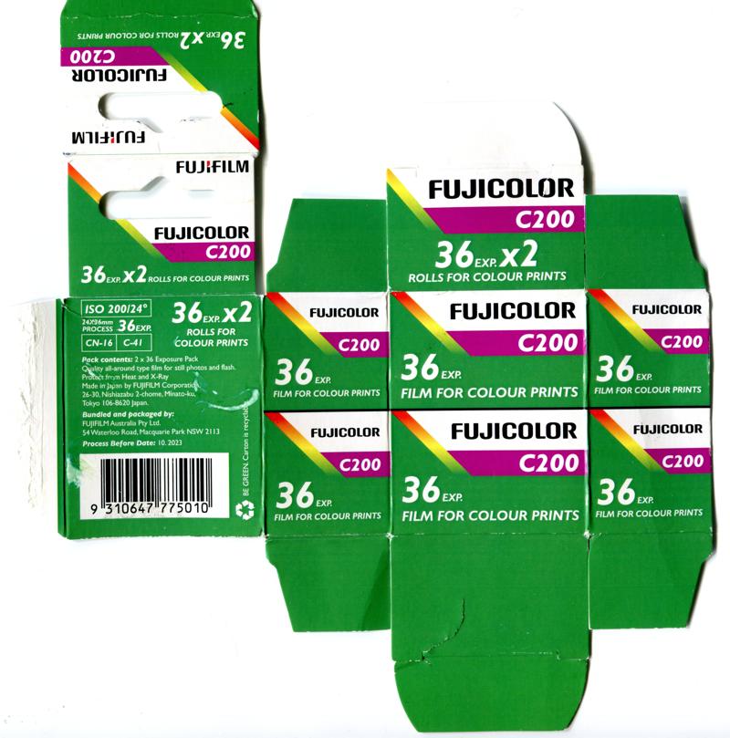 Fujifilm Fujicolor C200 35mm film box outside