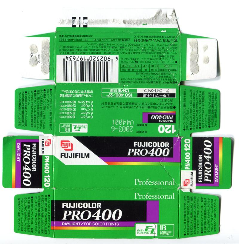 Fujifilm Fujicolor Pro400 120 film box outside
