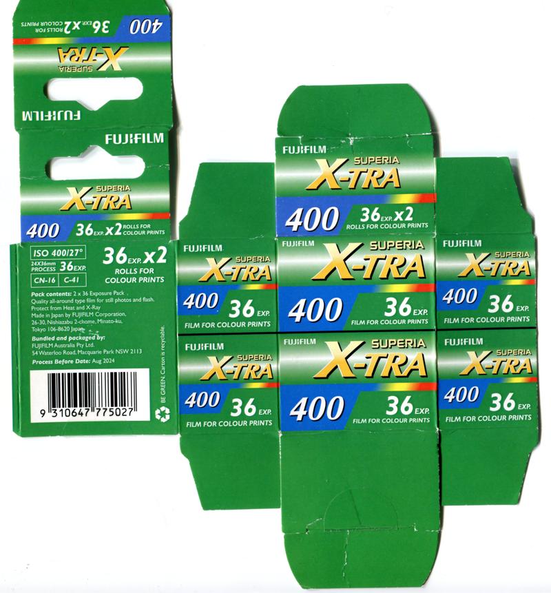 Fujifilm Fujicolor Superia X-TRA 35mm film box outside