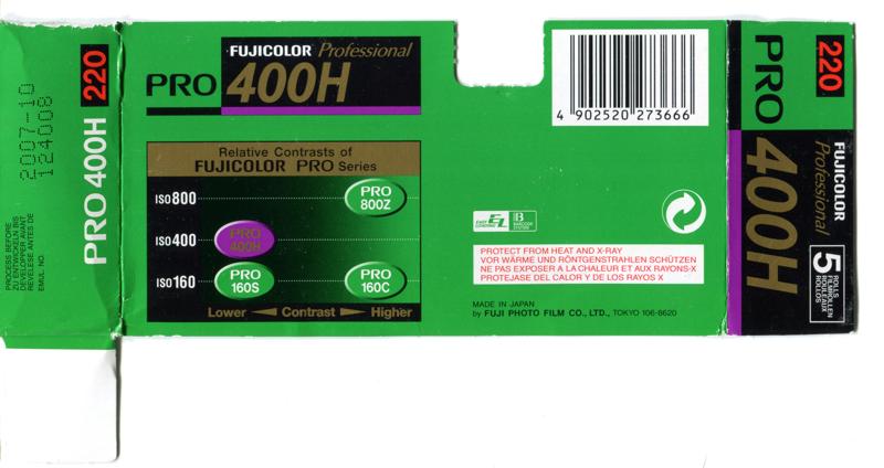 Fujifilm Fujicolor Pro 400H 220 film box outside