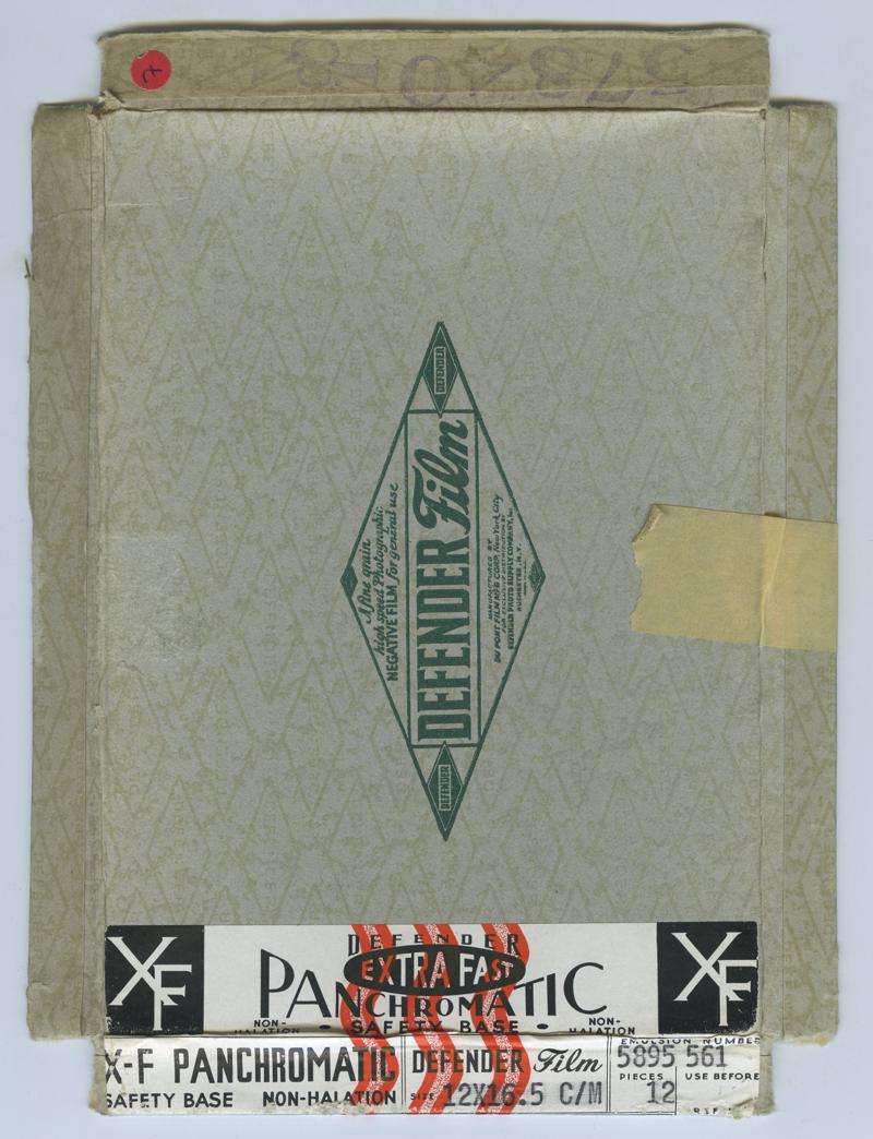 Defender Extra Fast Panchromatic 12x16.5cm film box outside