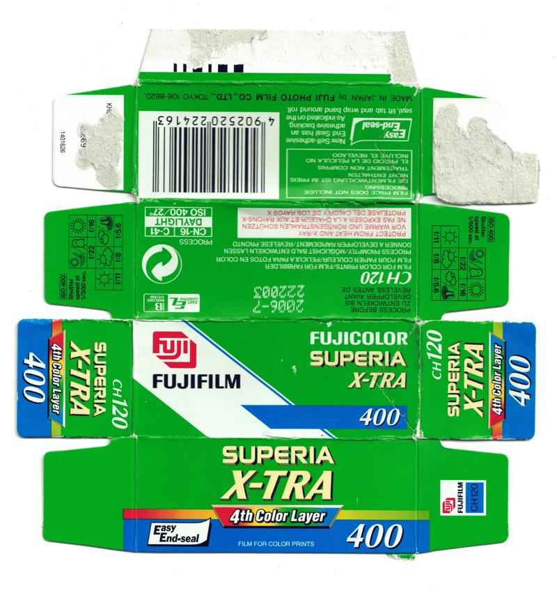 Fujifilm Fujicolor Superia X-TRA 400 120 film box outside