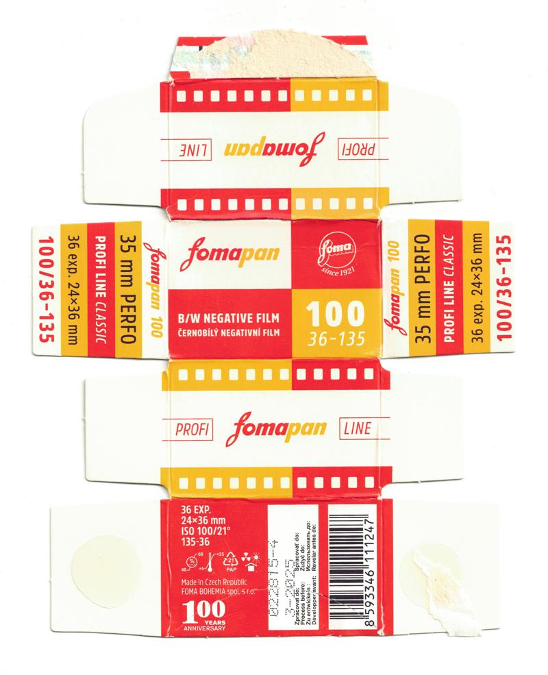Foma Fomapan Classic 100 35mm film box outside