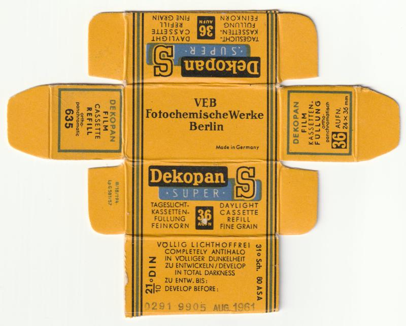 VEB Fotochemische Werke Berlin Dekopan Super S 35mm film box outside