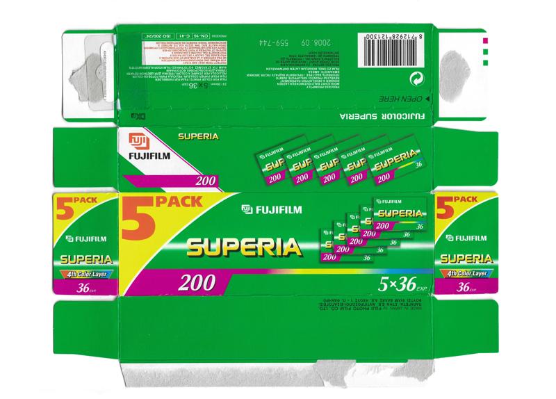 Fujifilm Superia 200 35mm film box outside