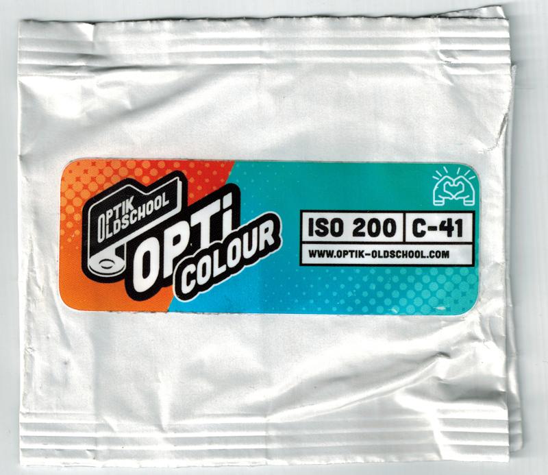 Optik Oldschool OptiColour 200 35mm film box outside