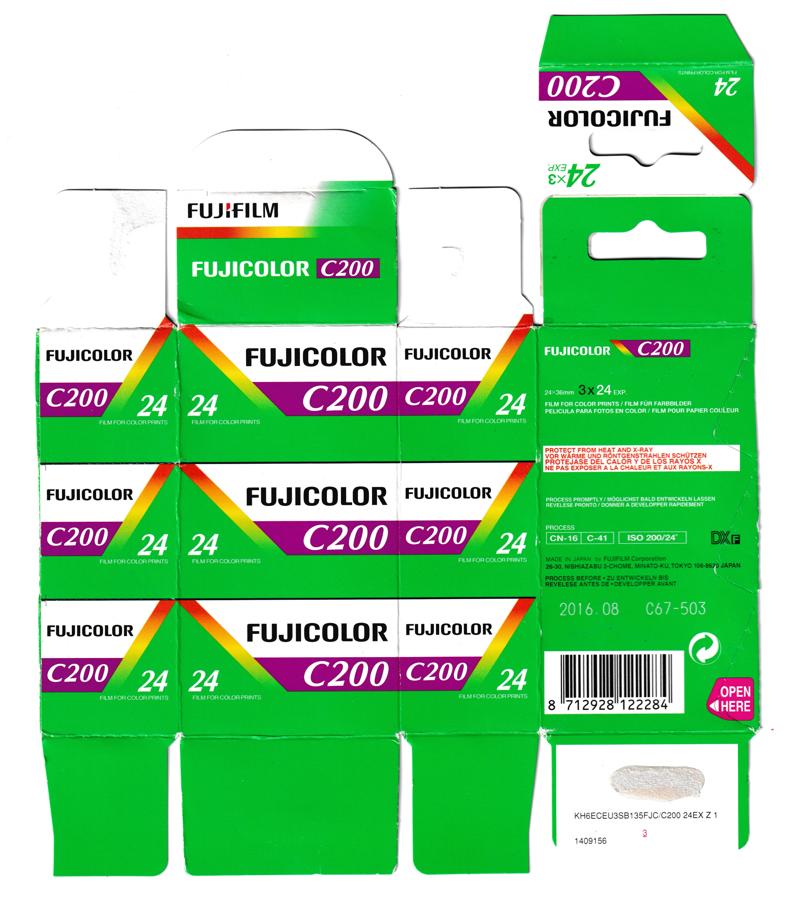 Fujifilm Fujicolor C200 35mm film box outside