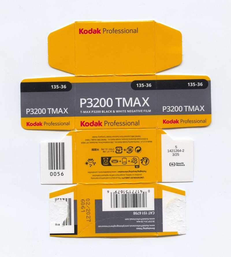 Kodak TMAX P3200 35mm film box outside