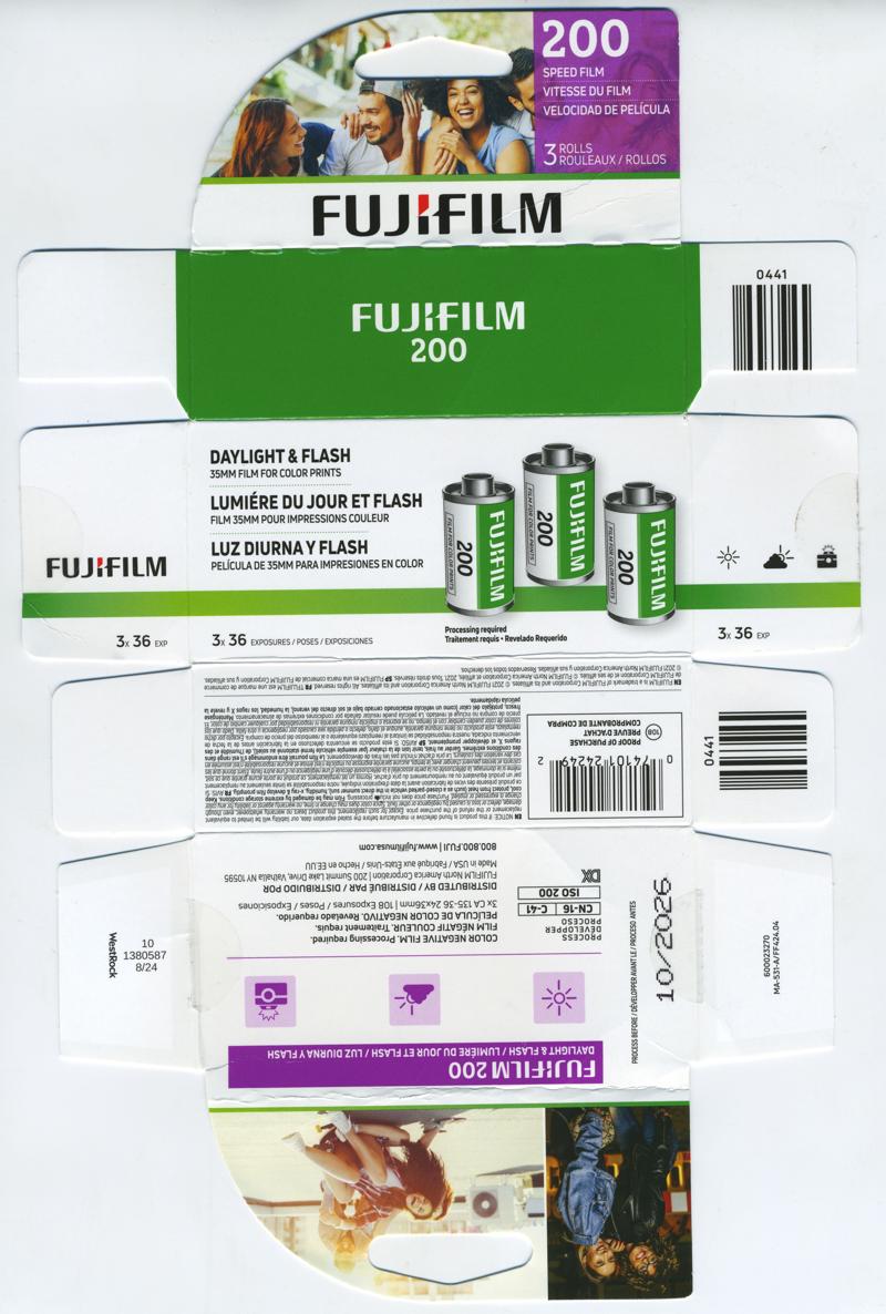Fujifilm 200 35mm film box outside